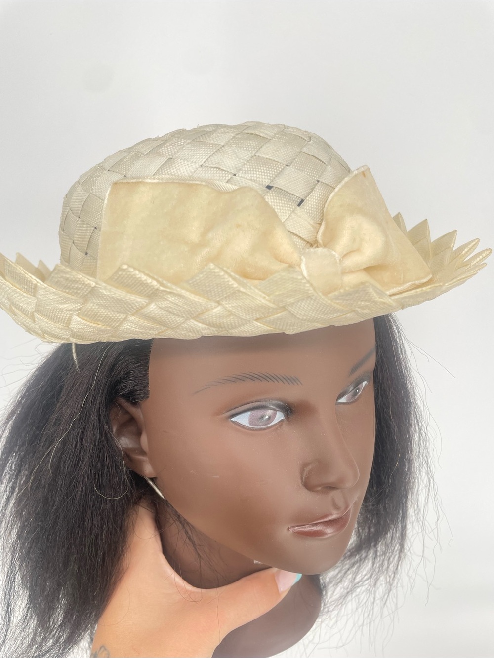 Vintage Cream Off White Woven Straw Hat W Velvet Bow Detail Sunhat Elastic Strap - Picture 2 of 16
